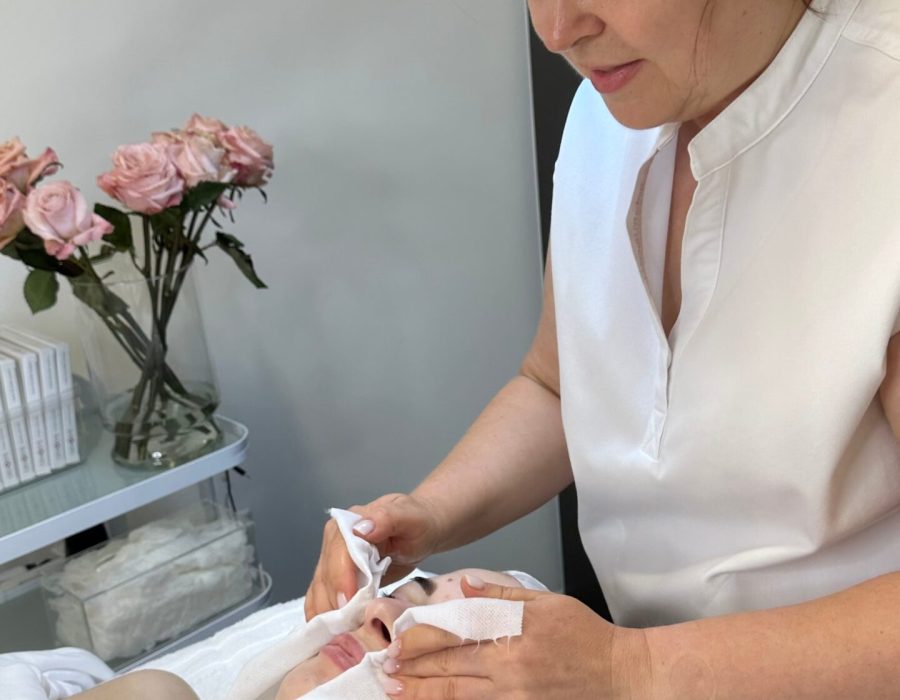 Deep Cleaning Facial